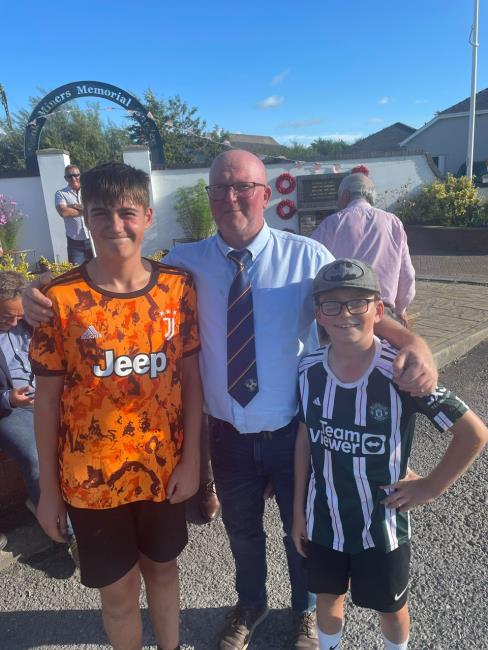 Dillon and brother Jack either side of Ian Milsom